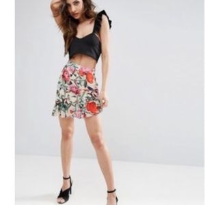 PrettyLittleThing - Flowy Asymmetrical Floral Mini Skirt